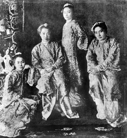 4 Daughters of Myanmar's King Thibaw